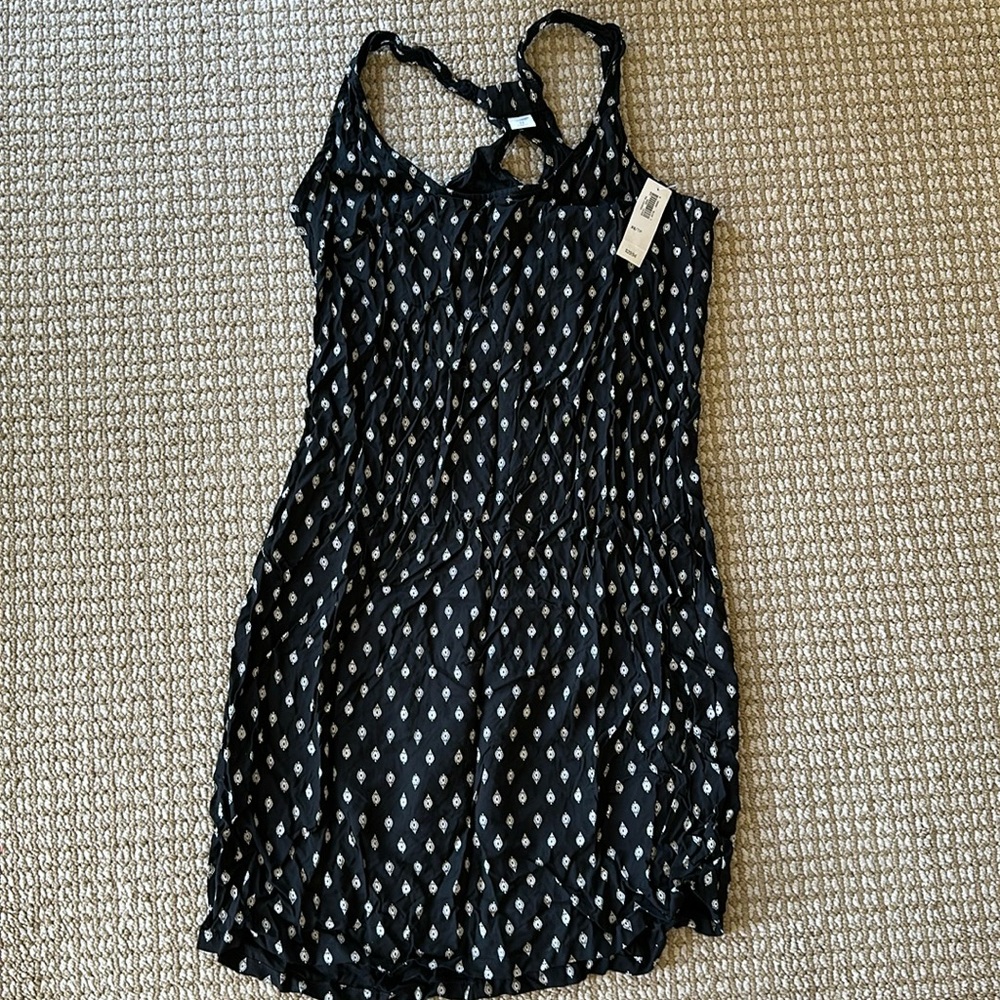 NWT (new with tags) Old Navy black and white sleeveless mini dress in XS